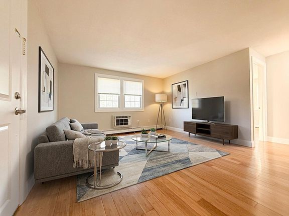 4th image of 31 Stonehenge Rd APT 3