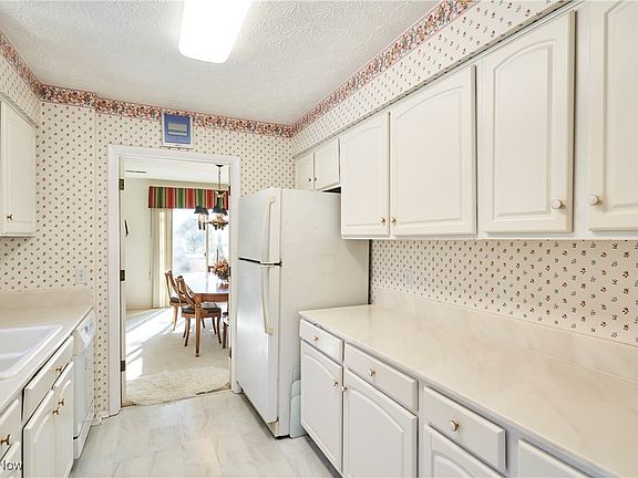 3rd image of 3384 S Smith Rd