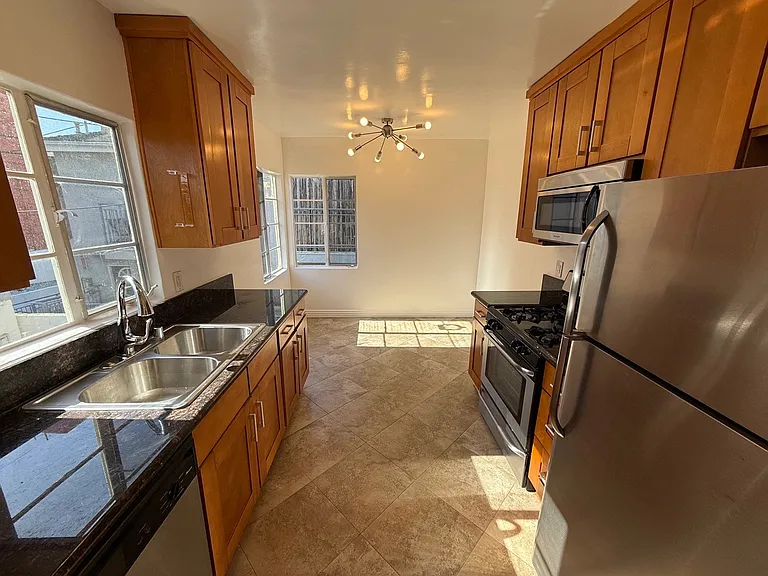 1811 N Garfield Pl #9J — Photo 4