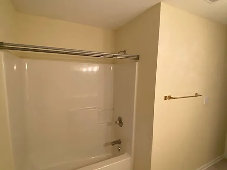 506 Eagle Pointe Dr — Photo 19
