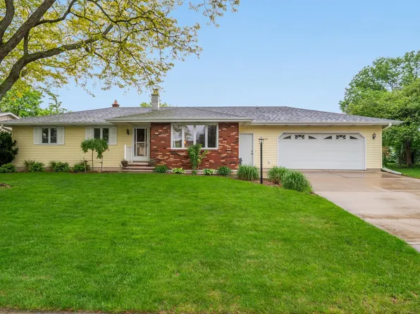 1369 Mulberry Ln, Neenah, WI 54956