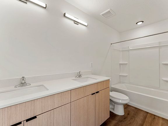 5th image of 209 S 1400 W #202-1