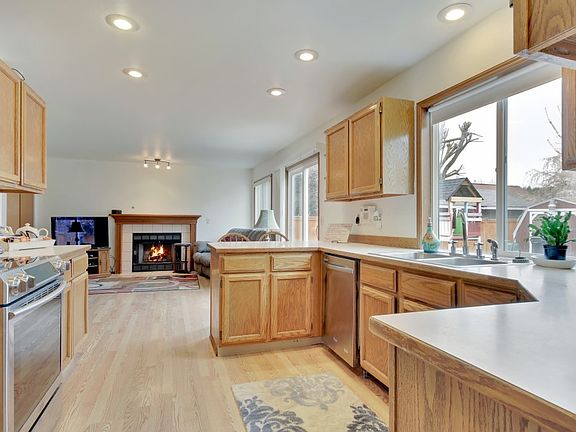 4th image of 3520 Olympic St SE