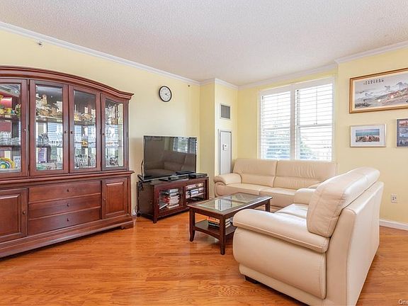 3rd image of 300 Mamaroneck Ave APT 501