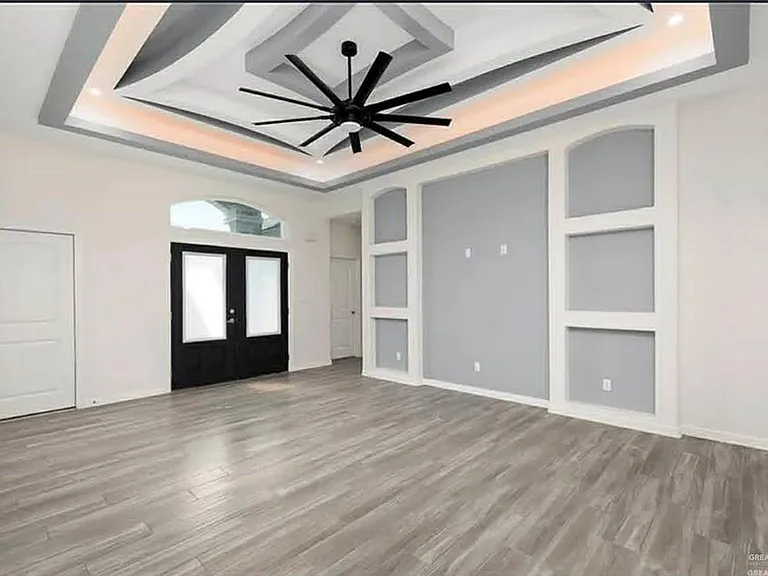 3132 Zurich Ave — Photo 11