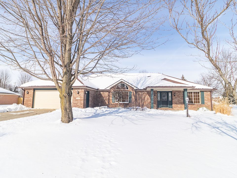 1st image of 166 W Woodland Dr