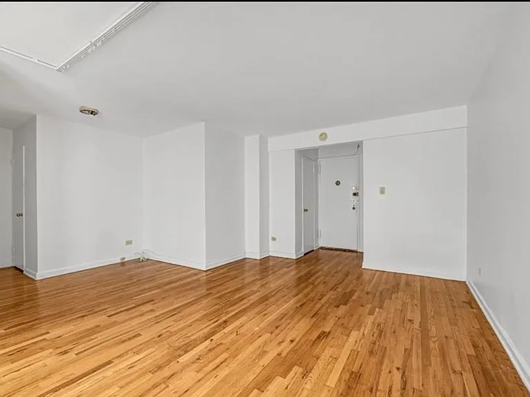 2909 Ocean Ave #2 — Photo 2