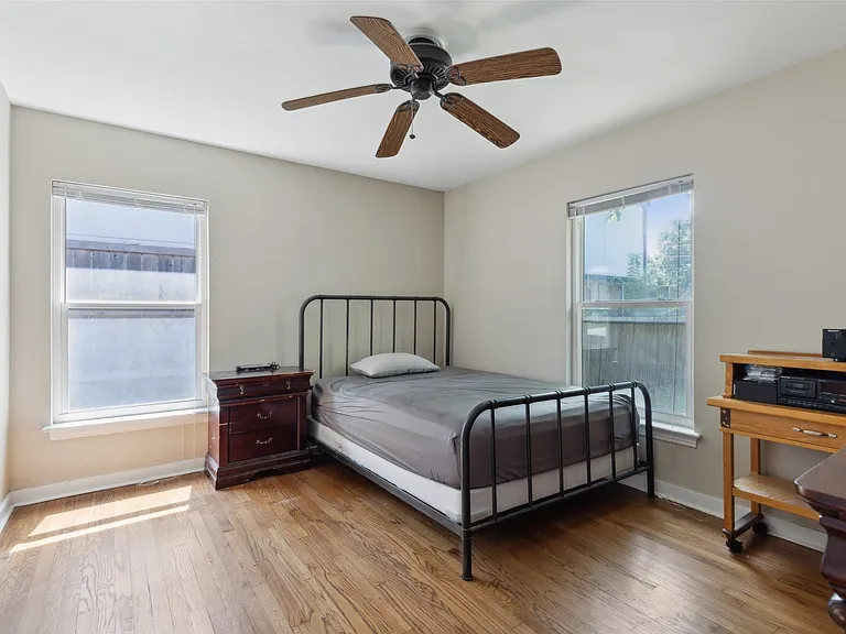 3884 Van Ness Ln — Photo 9