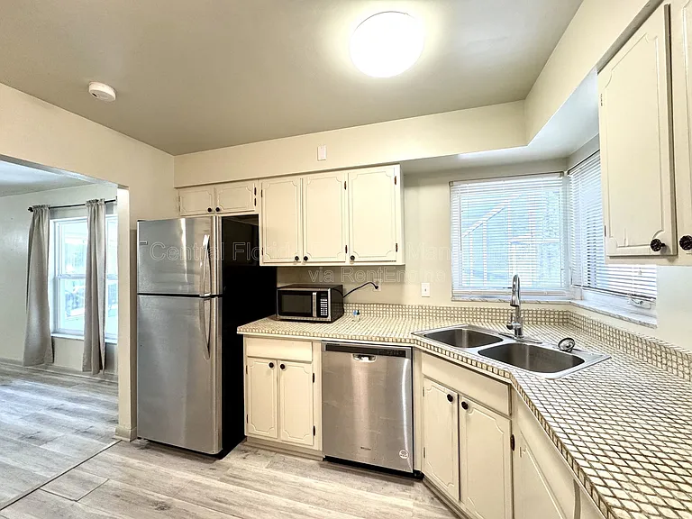 1074 Gerona Ave — Photo 10