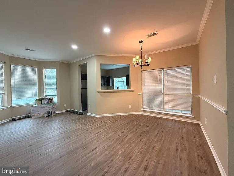 666 Gateway Dr SE #501 — Photo 4