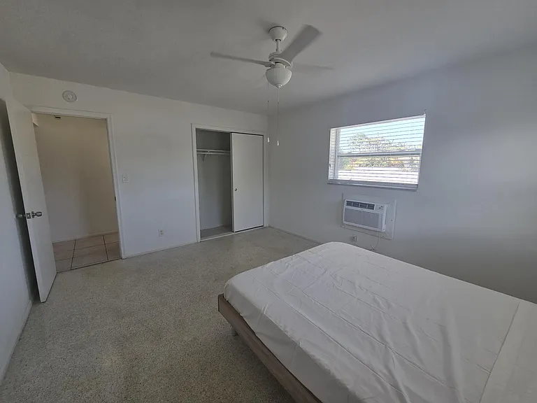 701 SE 15th St #12 — Photo 9