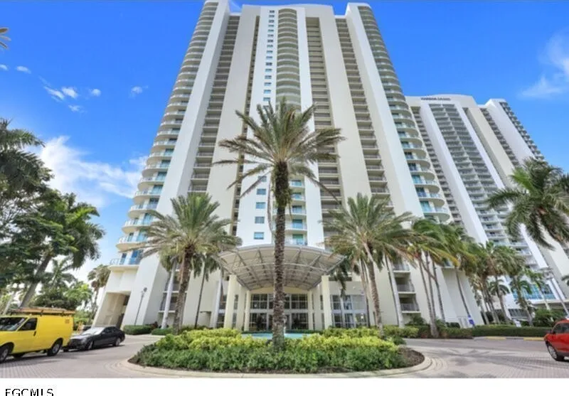 2 bed, 2.0 bath, 1008 sqft, $1,750 — Photo 1