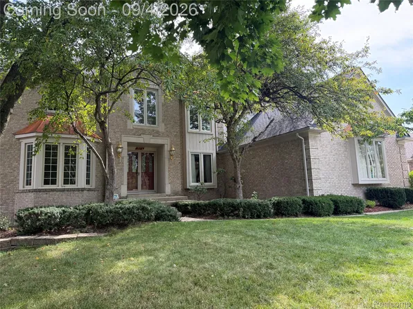 1594 Arbor Creek Dr, Rochester Hills, MI 48306