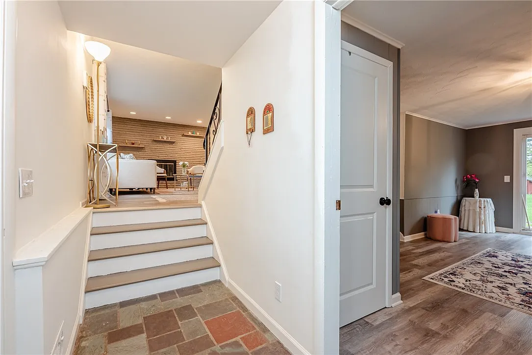 3 bed, 1.5 bath, 1488 sqft, $2,600 — Photo 3