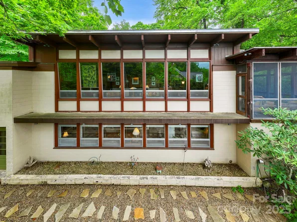 21 Rhododendron Rd, Black Mountain, NC 28711