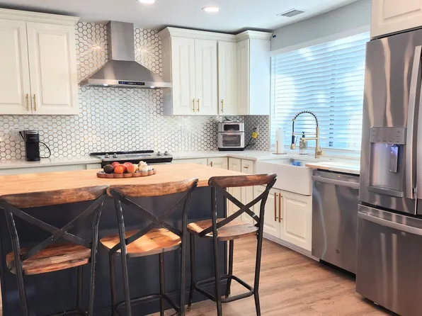 210 Redfish Rd, Fort Myers Beach, FL 33931