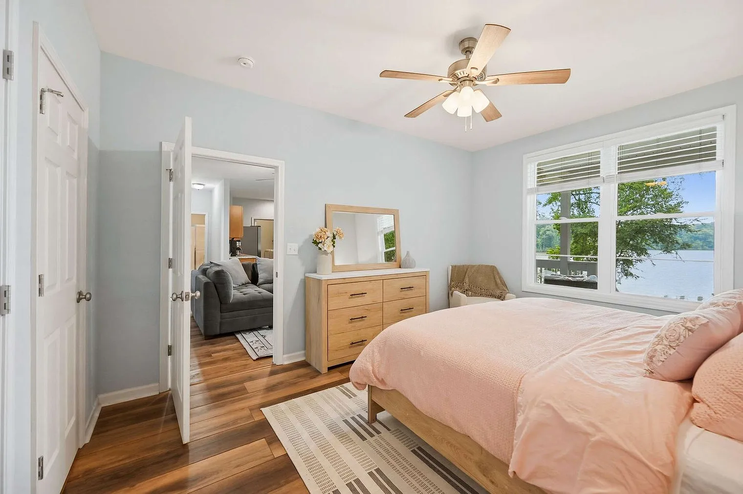 4 bed, 3.0 bath, $4,314 — Photo 4