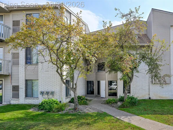 32013 W Twelve Mile Rd, Farmington Hills, MI 48334