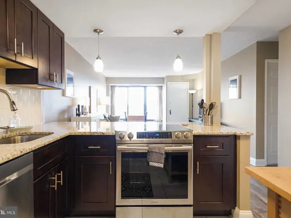 2001 Hamilton St APT 1017, Philadelphia, PA 19130