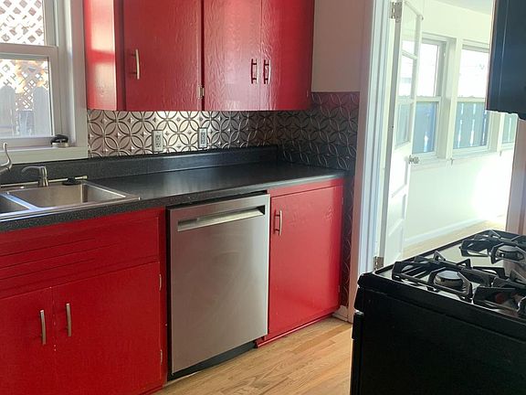 5th image of 209 W Edwards St