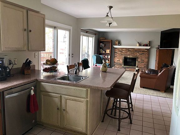 4th image of 17462 Brookview Dr
