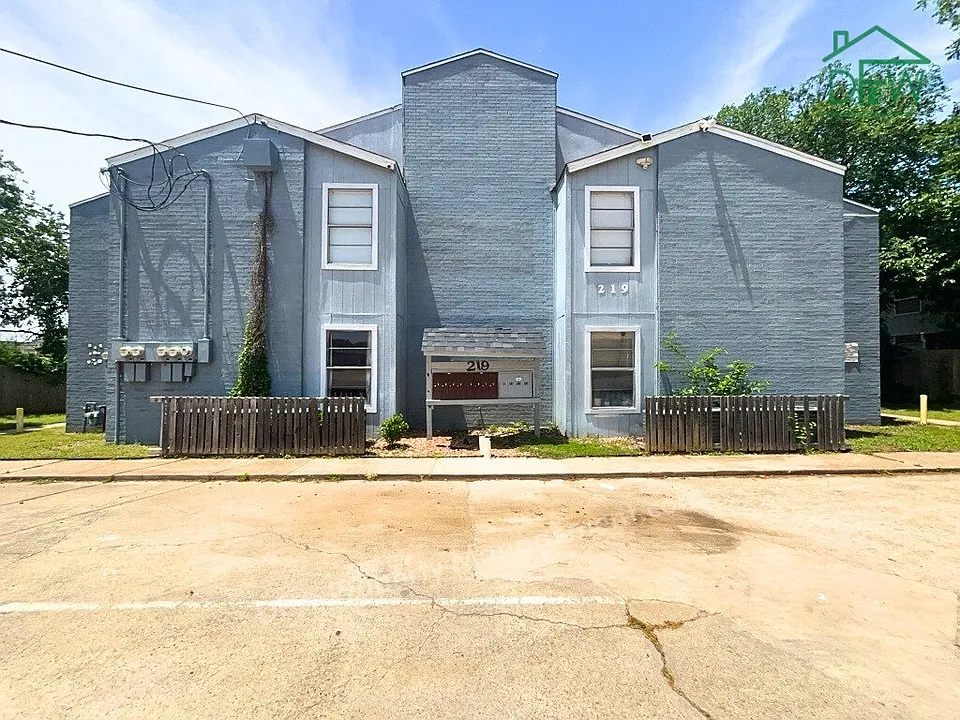 219 Fry St #4