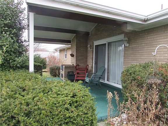 4th image of 222 John St