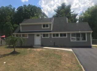 9 Grove Ln, Old Bridge, NJ 08857