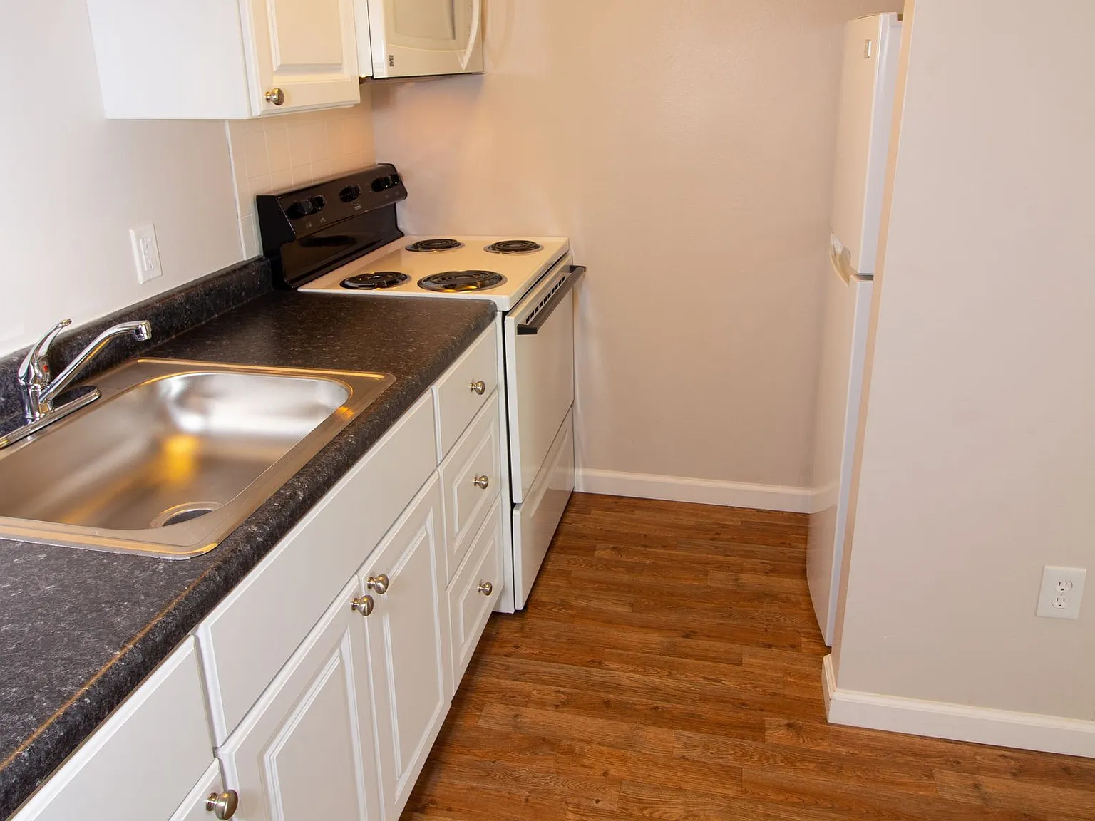 Canyon Crest — Photo 3