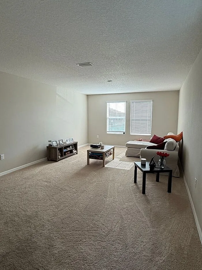 5 bed, 3.0 bath, 2892 sqft, $4,250 — Photo 4