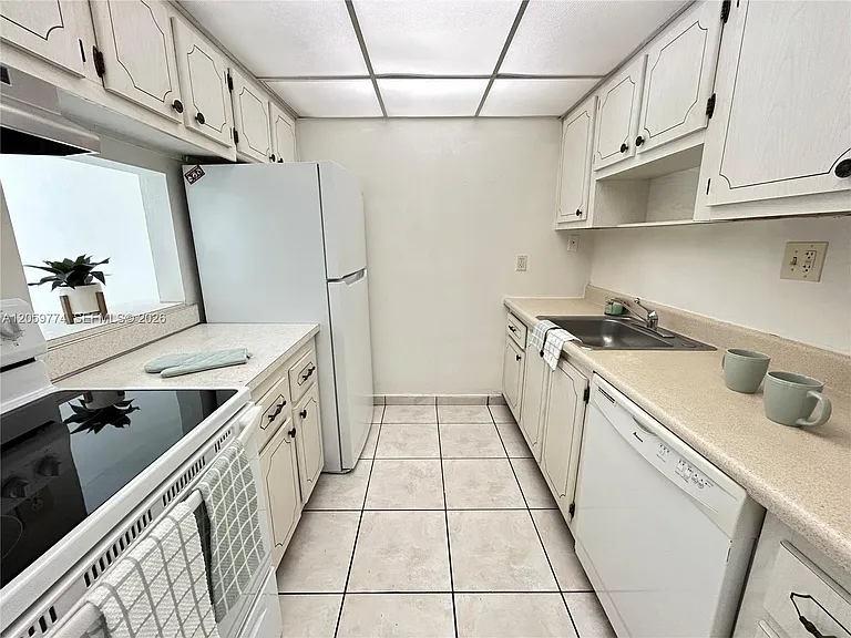 14301 N Kendall Dr #109B — Photo 4