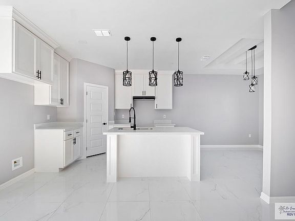 5th image of 451 Tamarindo Ln