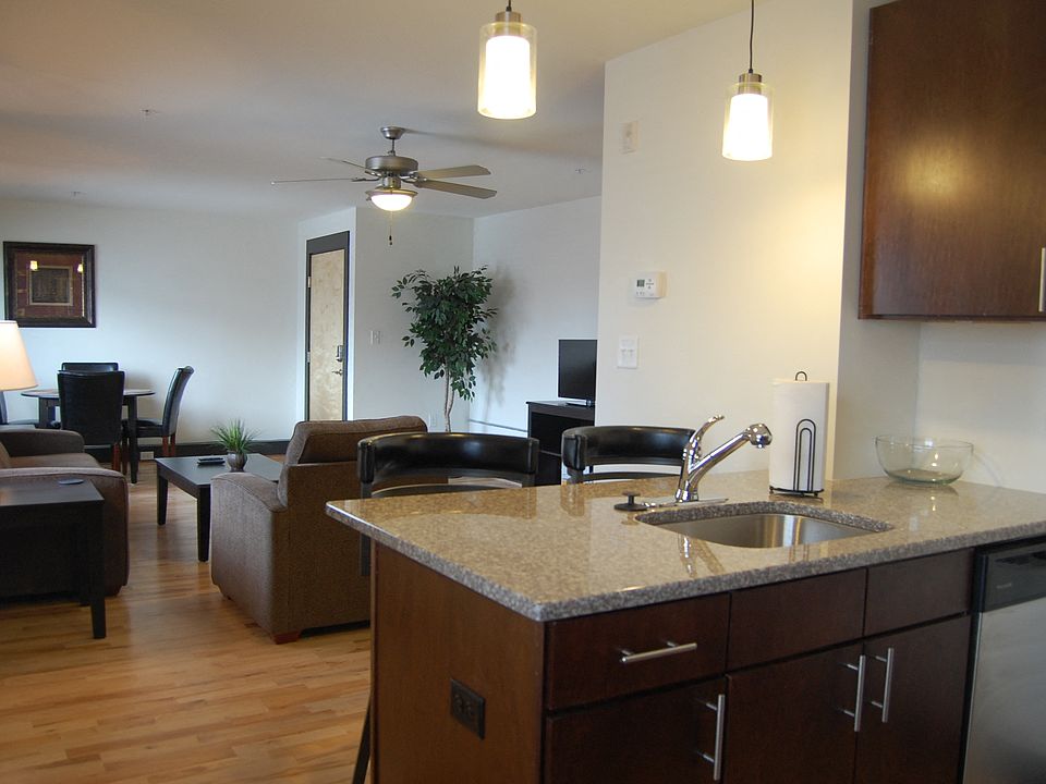 4n4 Midtown Kitchen and Living