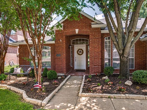 3rd image of 605 Oak Hollow Ln