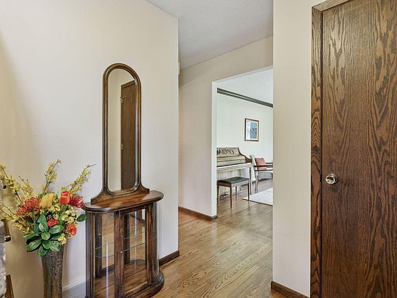 5th image of 1421 Muir Ln