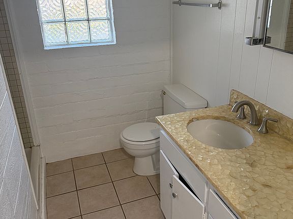 5th image of 558 E Avenue Q12 Unit A
