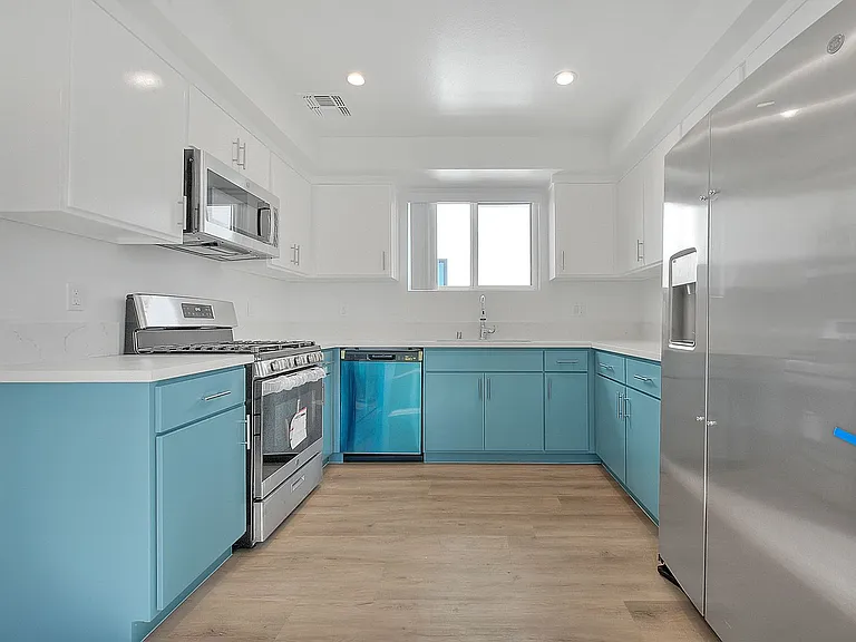 5850 Vineland Ave — Photo 9