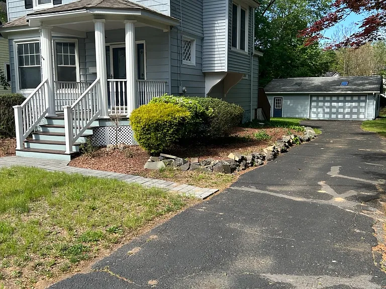 126 Grant Ave — Photo 3