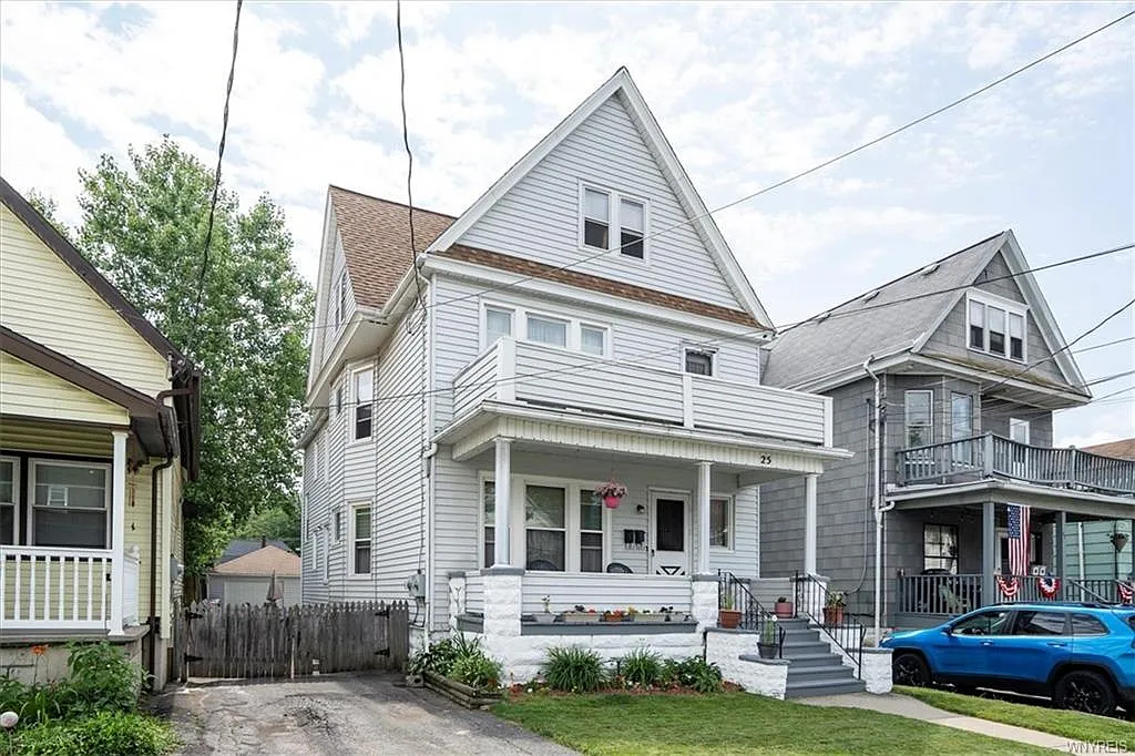 25 Benson Ave photo 1