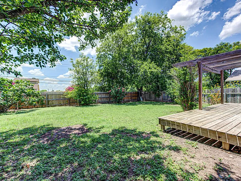 1711 Cricket Hollow Dr — Photo 15