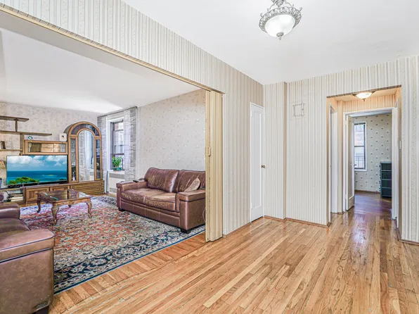 2140 Knapp Street image 21 of 25