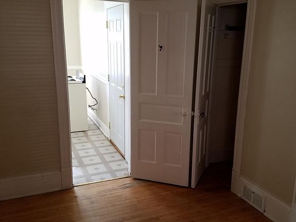 4th image of 3030 N Fratney St APT 4