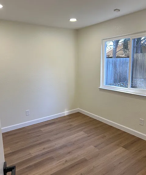 7502 Island Way — Photo 14