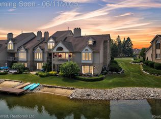 18112 Blue Heron Pointe Dr, Northville, MI 48168