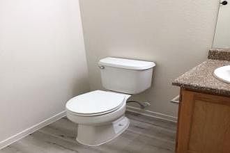 3rd image of 912 Desert Oak Ct