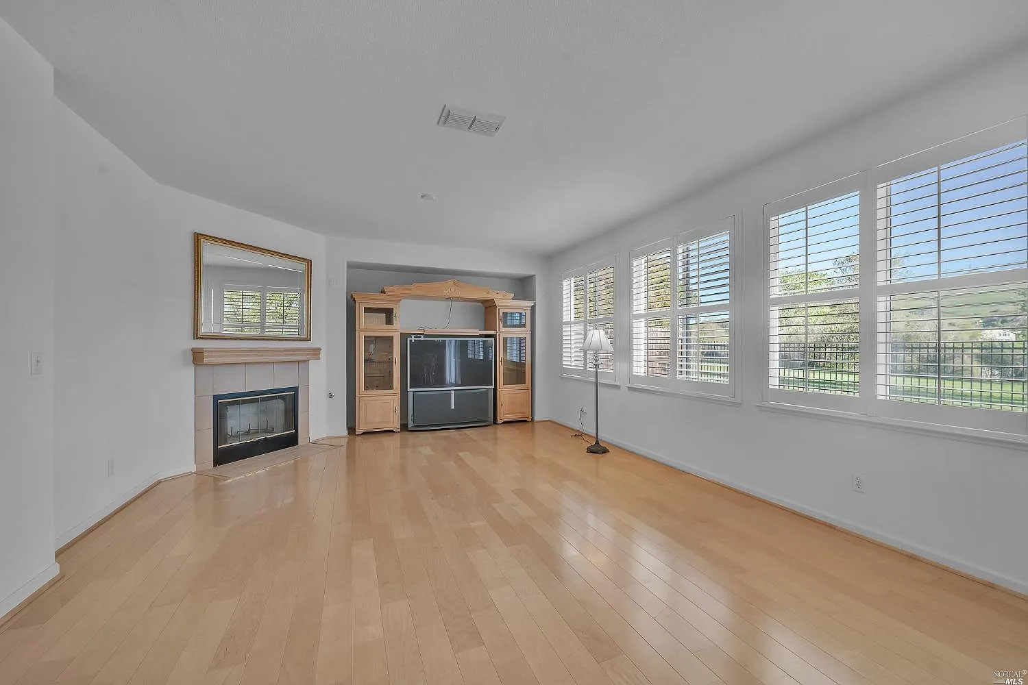 4 bed, 3259 sqft, $4,200 — Photo 3