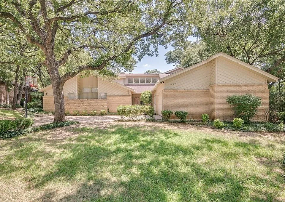 512 Country Wood Ct