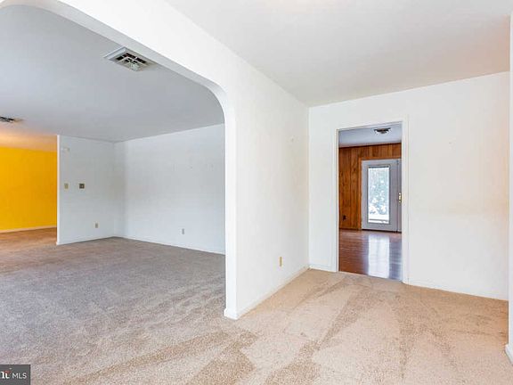 4th image of 40801 Cooper Dr