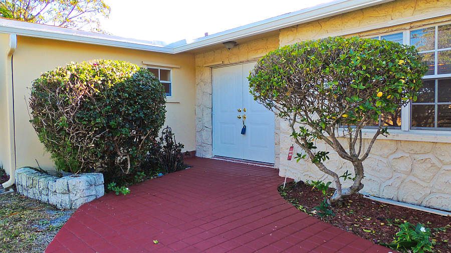 1st image of 135 N Robbins Dr