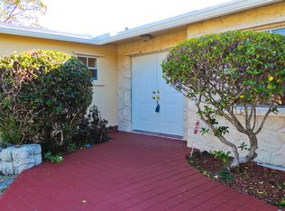 135 N Robbins Dr, West Palm Beach, FL 33409